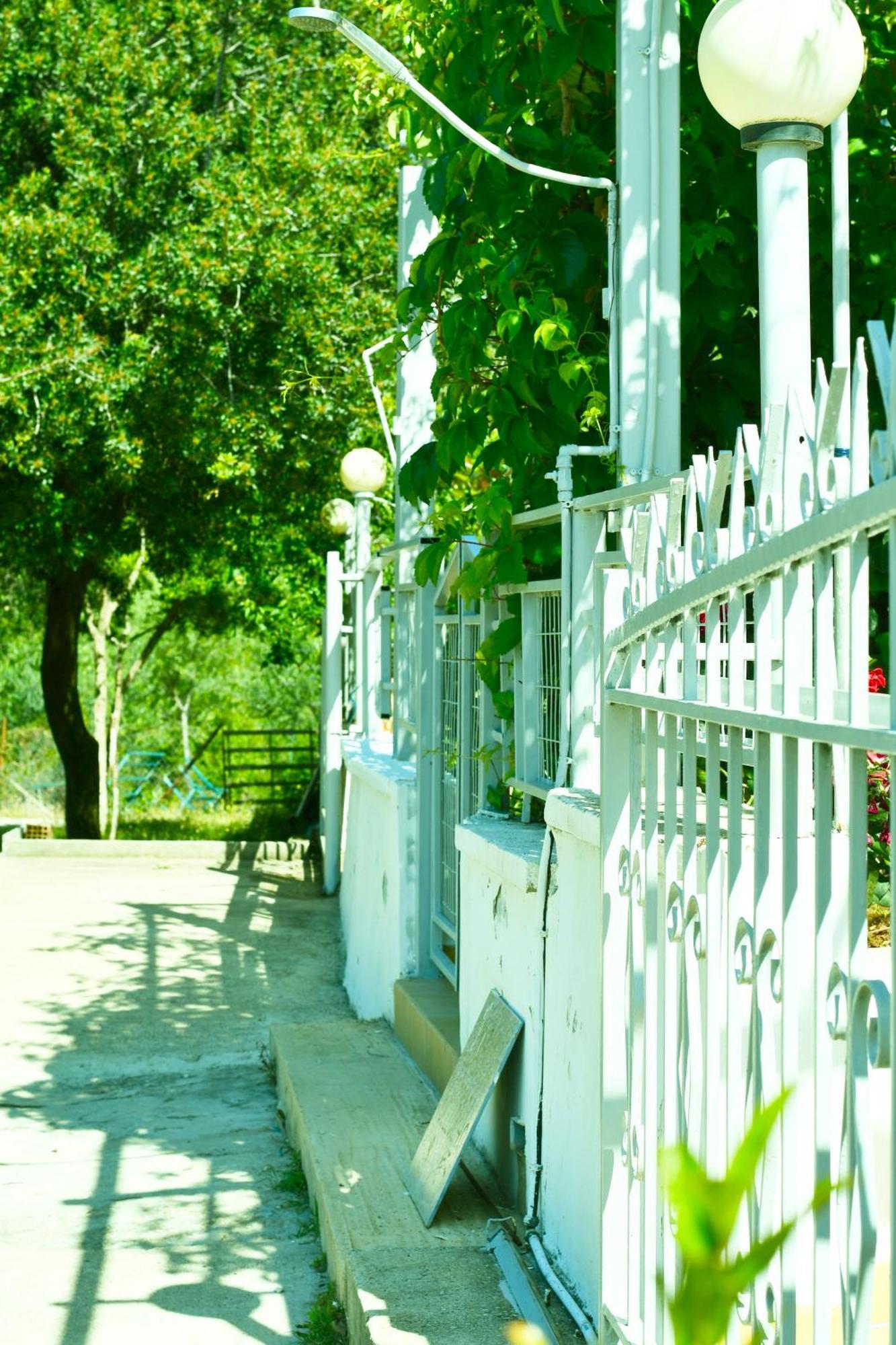 Garden Rooms Himare Exterior foto